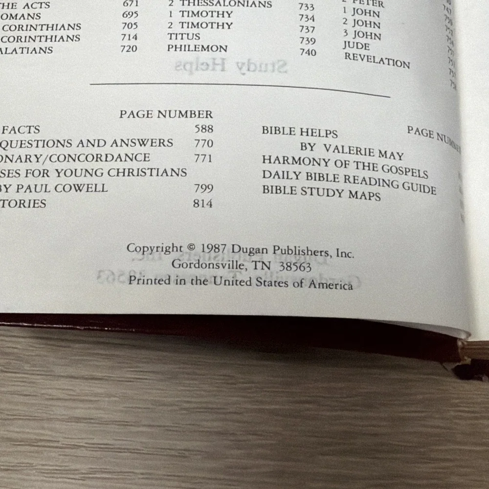 Holy Bible New King James Version‎ Red Letter Edition Bonded Leather Gold Edge